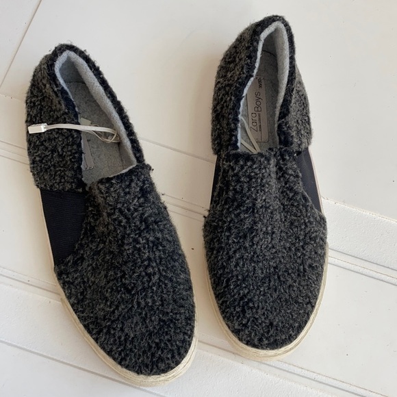 NEW ZARA Kids Sherpa Slip Ons (fits women 6.5/7) - Picture 1 of 5